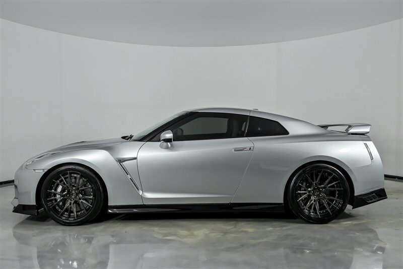 Used 2020 Nissan GT-R Premium AWD/4WD image 8