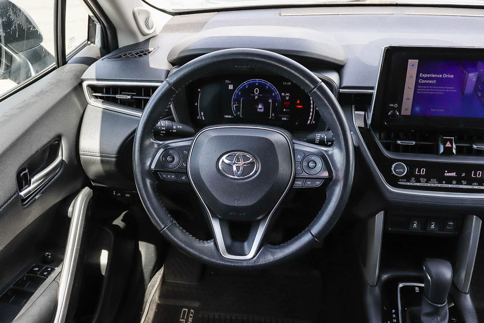 Used 2023 Toyota Corolla Cross XLE w/ Convenience Package AWD/4WD image 20
