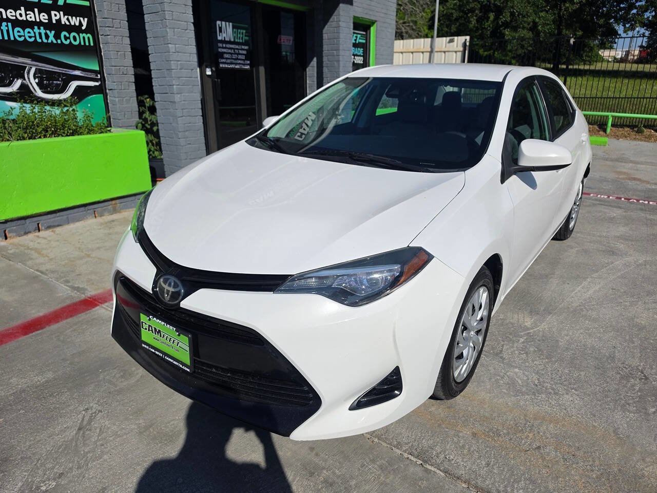 Used 2017 Toyota Corolla LE FWD image 3