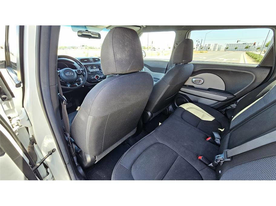 Used 2017 Kia Soul + image 23