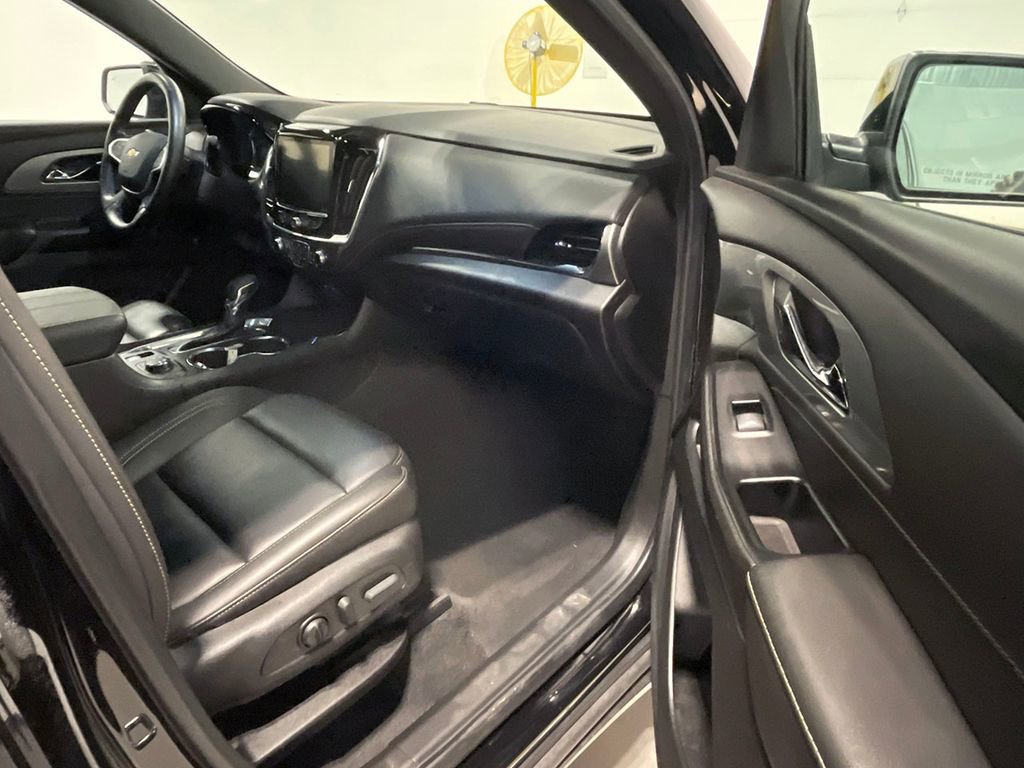 Used 2023 Chevrolet Traverse LT image 26