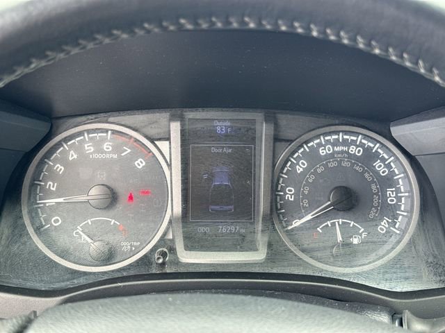 Used 2018 Toyota Tacoma TRD Off-Road AWD/4WD image 17