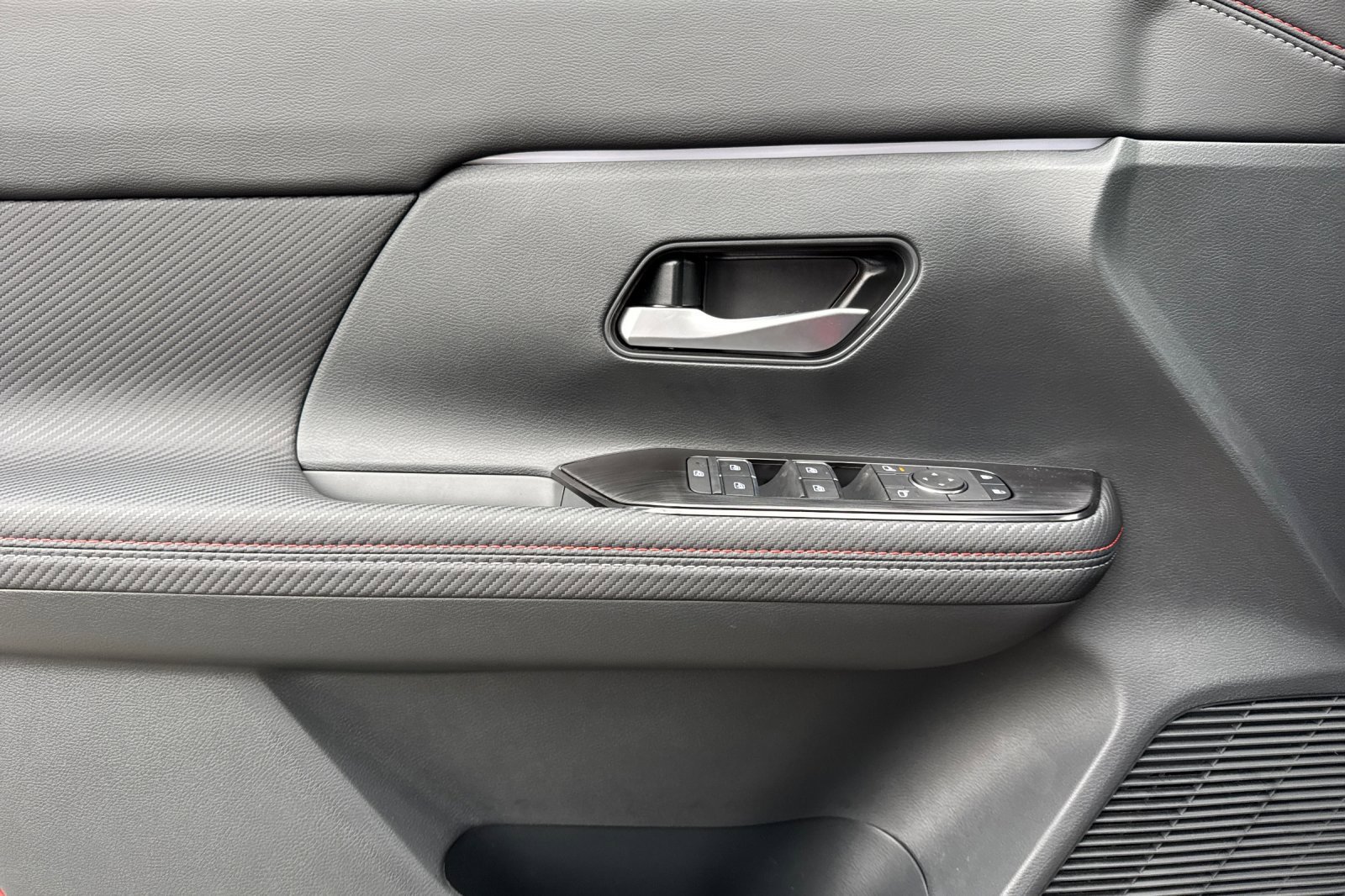 New 2026 Nissan Kicks SR image 8