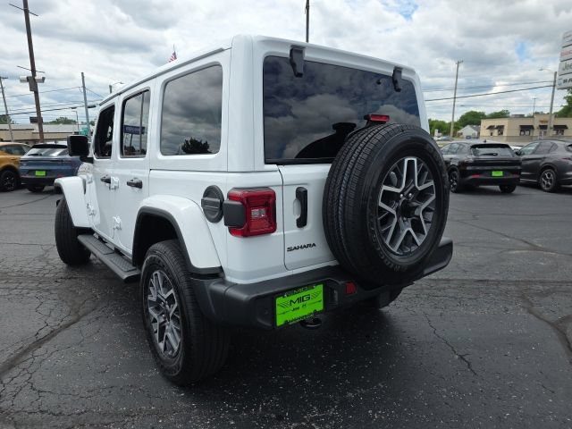 Used 2025 Jeep Wrangler Unlimited Sahara w/ Safety Group AWD/4WD image 5