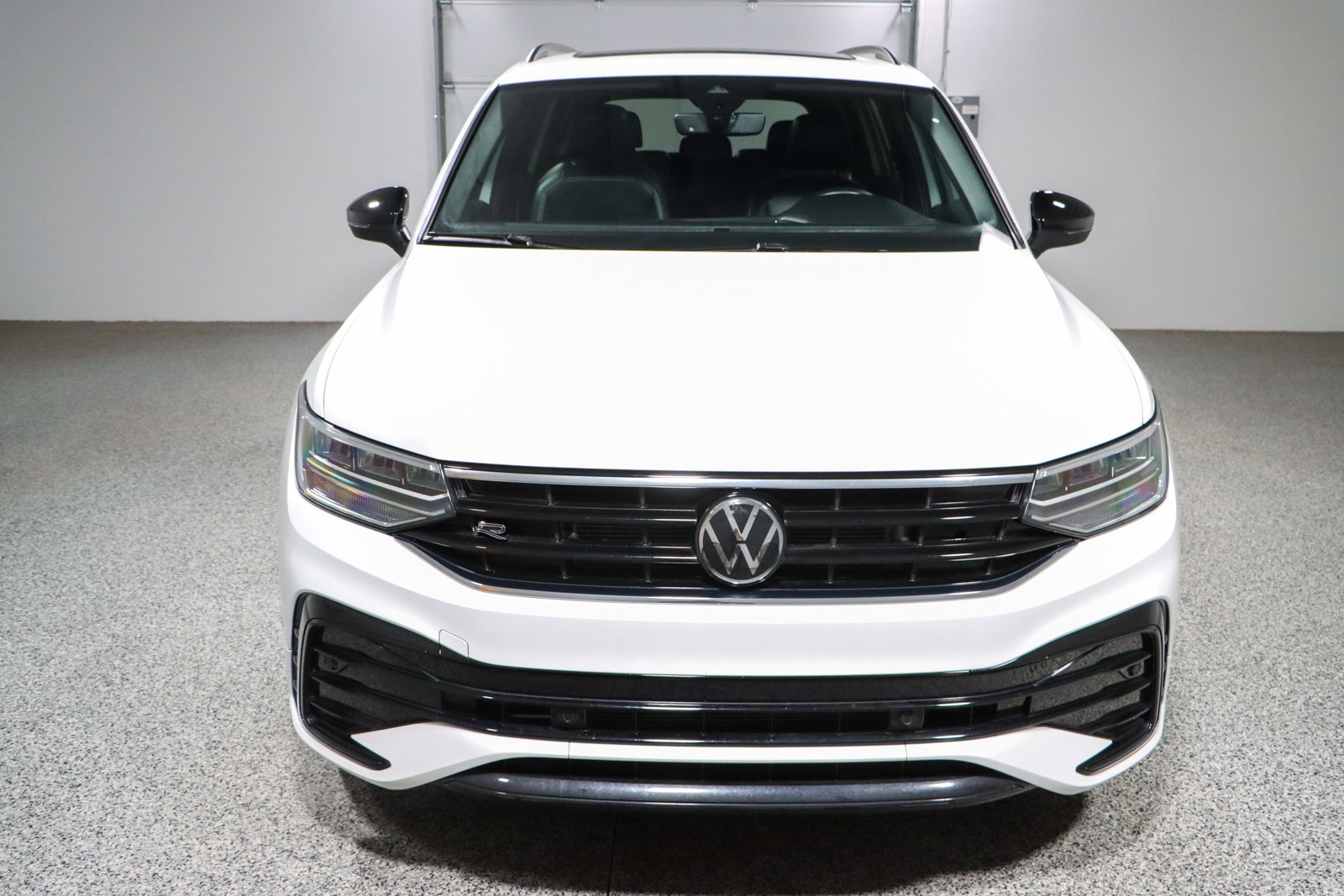 Used 2024 Volkswagen Tiguan SE R-Line FWD image 4