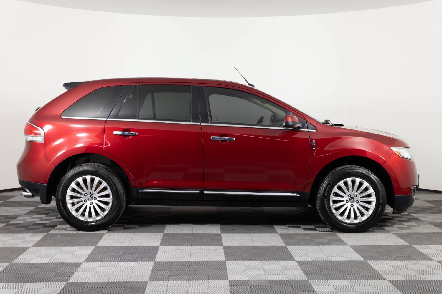 Used 2013 Lincoln MKX AWD image 9