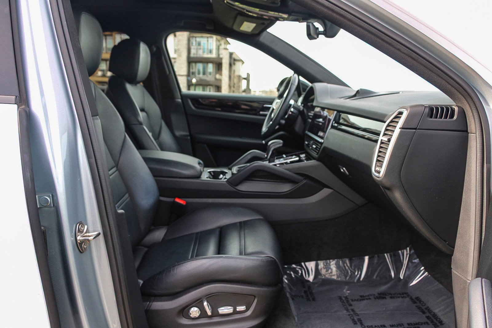 Used 2020 Porsche Cayenne S image 17