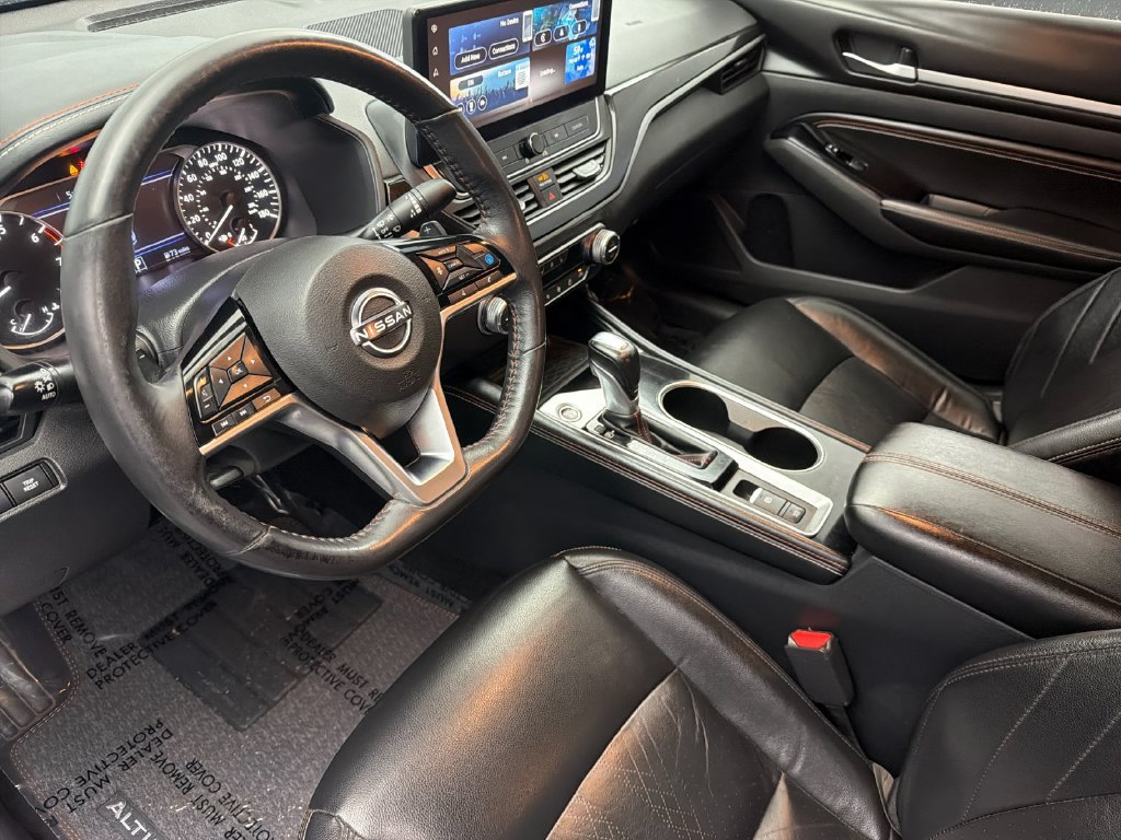 Used 2023 Nissan Altima 2.0 SR FWD image 9