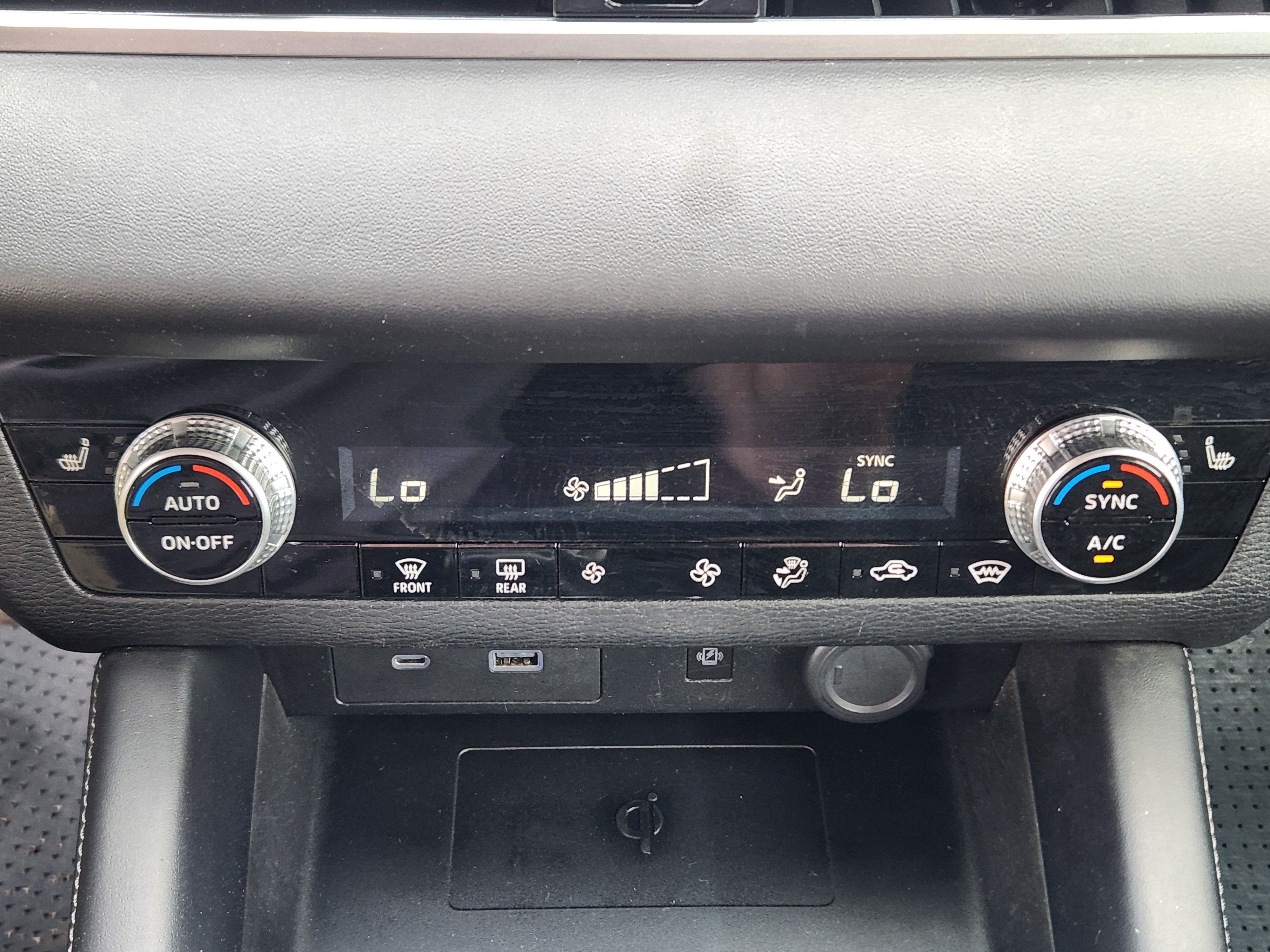 Used 2022 Mitsubishi Outlander SE AWD/4WD image 14