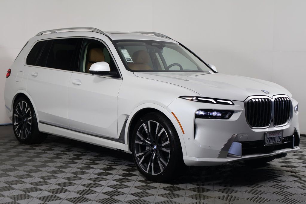 Used 2026 BMW X7 xDrive40i w/ Premium Package image 3