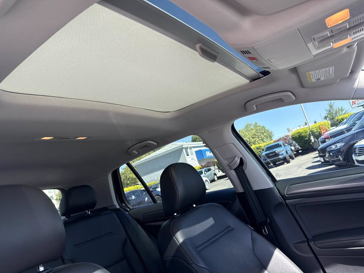 Used 2020 Volkswagen Golf 4-Door FWD image 21