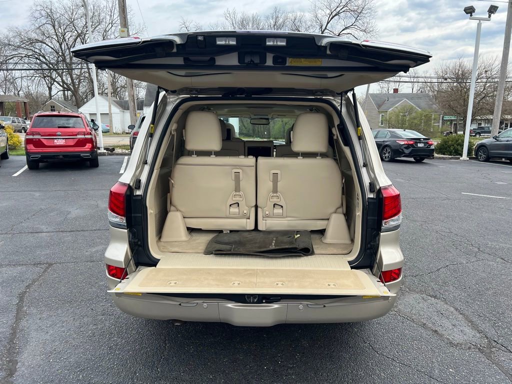 Used 2013 Lexus LX 570 4WD w/ Luxury Pkg image 24