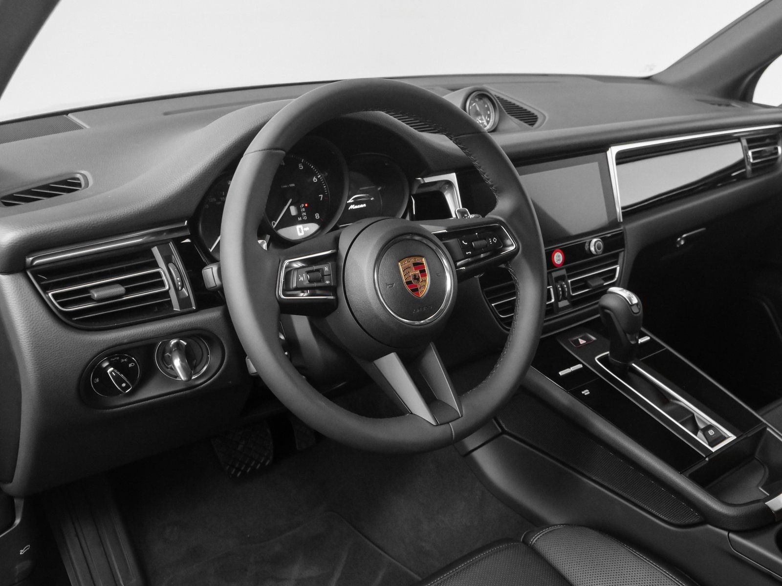 Certified 2025 Porsche Macan AWD/4WD image 36
