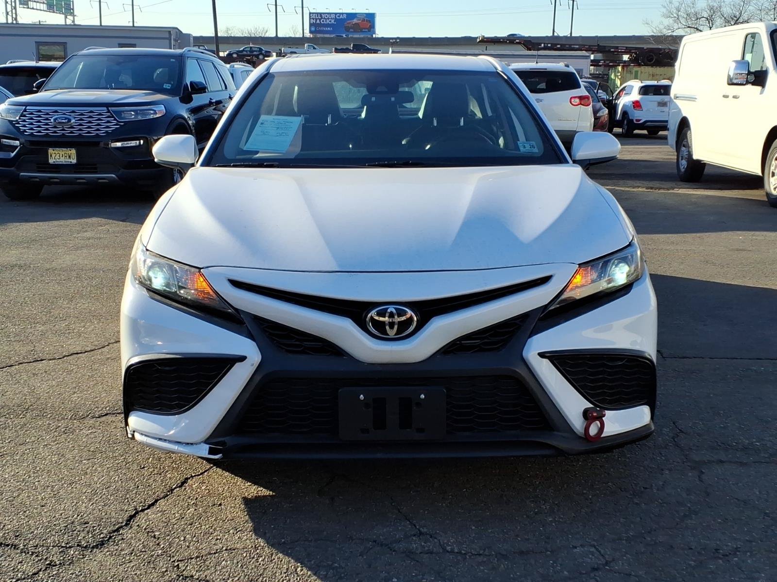 Used 2021 Toyota Camry SE FWD image 2