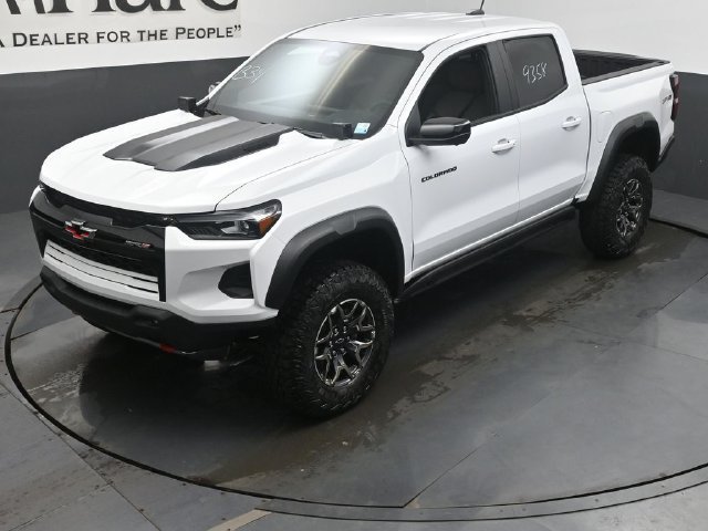 New 2026 Chevrolet Colorado ZR2 w/ Technology Package AWD/4WD image 23