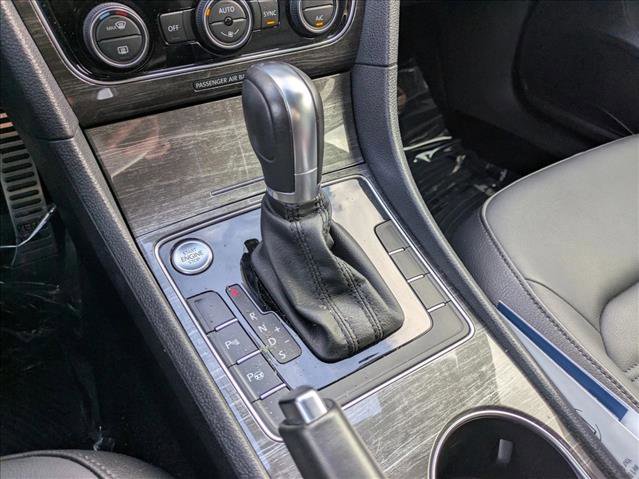 Used 2018 Volkswagen Passat 2.0T SEL Premium image 12