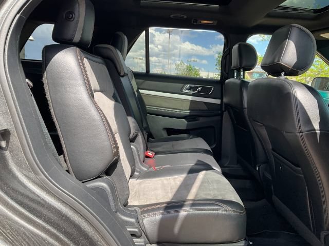 Used 2017 Ford Explorer XLT w/ Equipment Group 202A AWD/4WD image 18