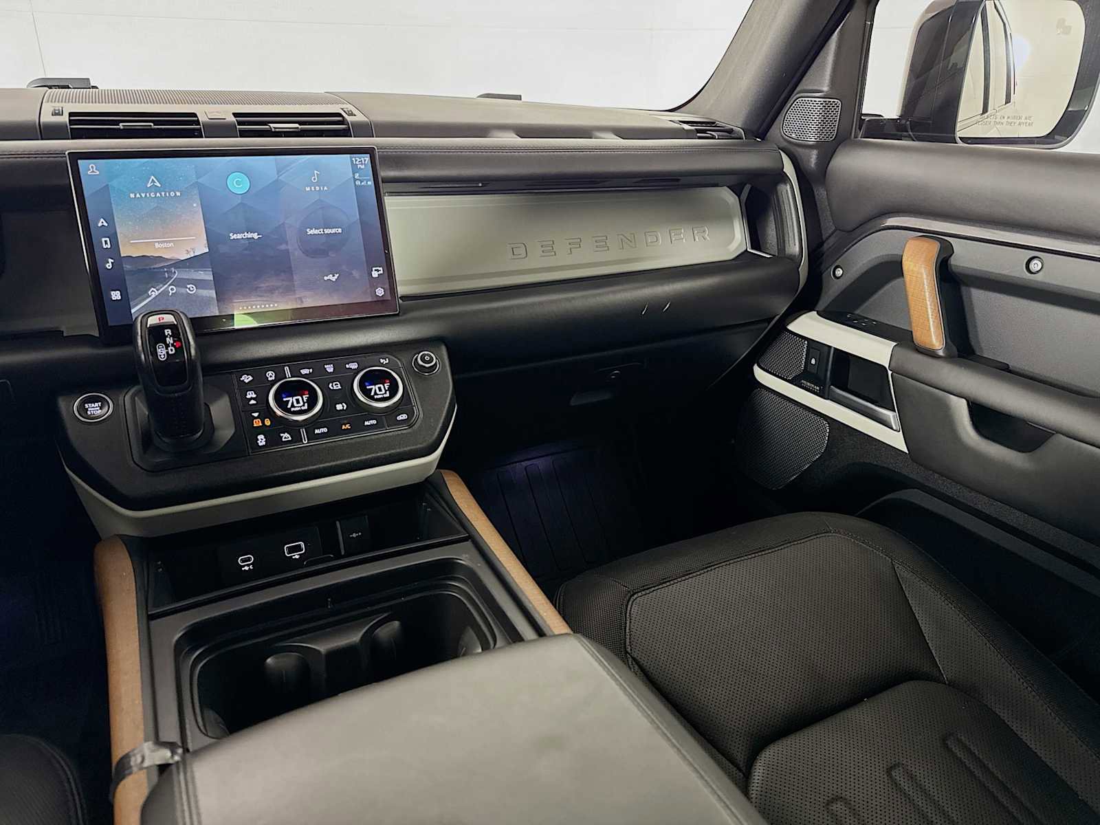 Certified 2022 Land Rover Defender 110 X-Dynamic HSE image 22