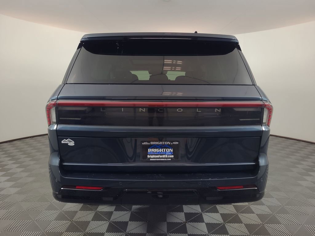 Used 2025 Lincoln Navigator Reserve AWD/4WD image 4