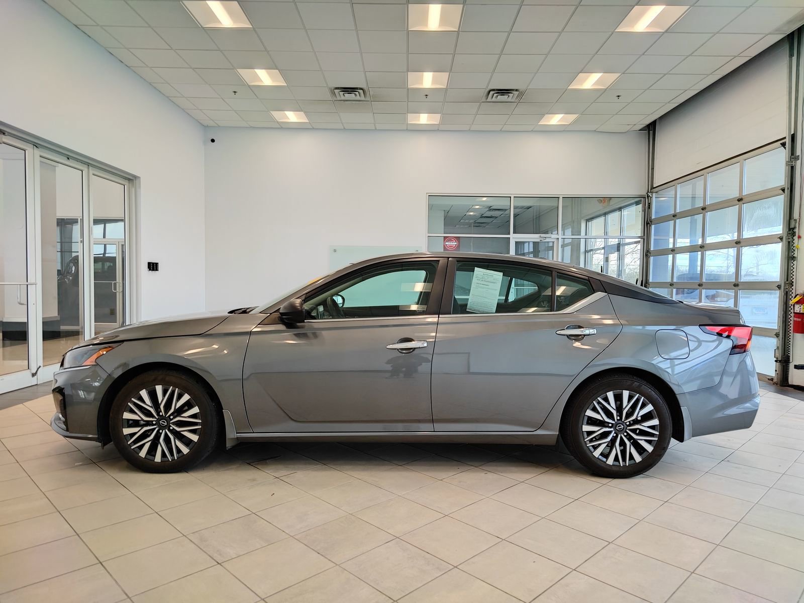 Used 2024 Nissan Altima 2.5 SV image 6
