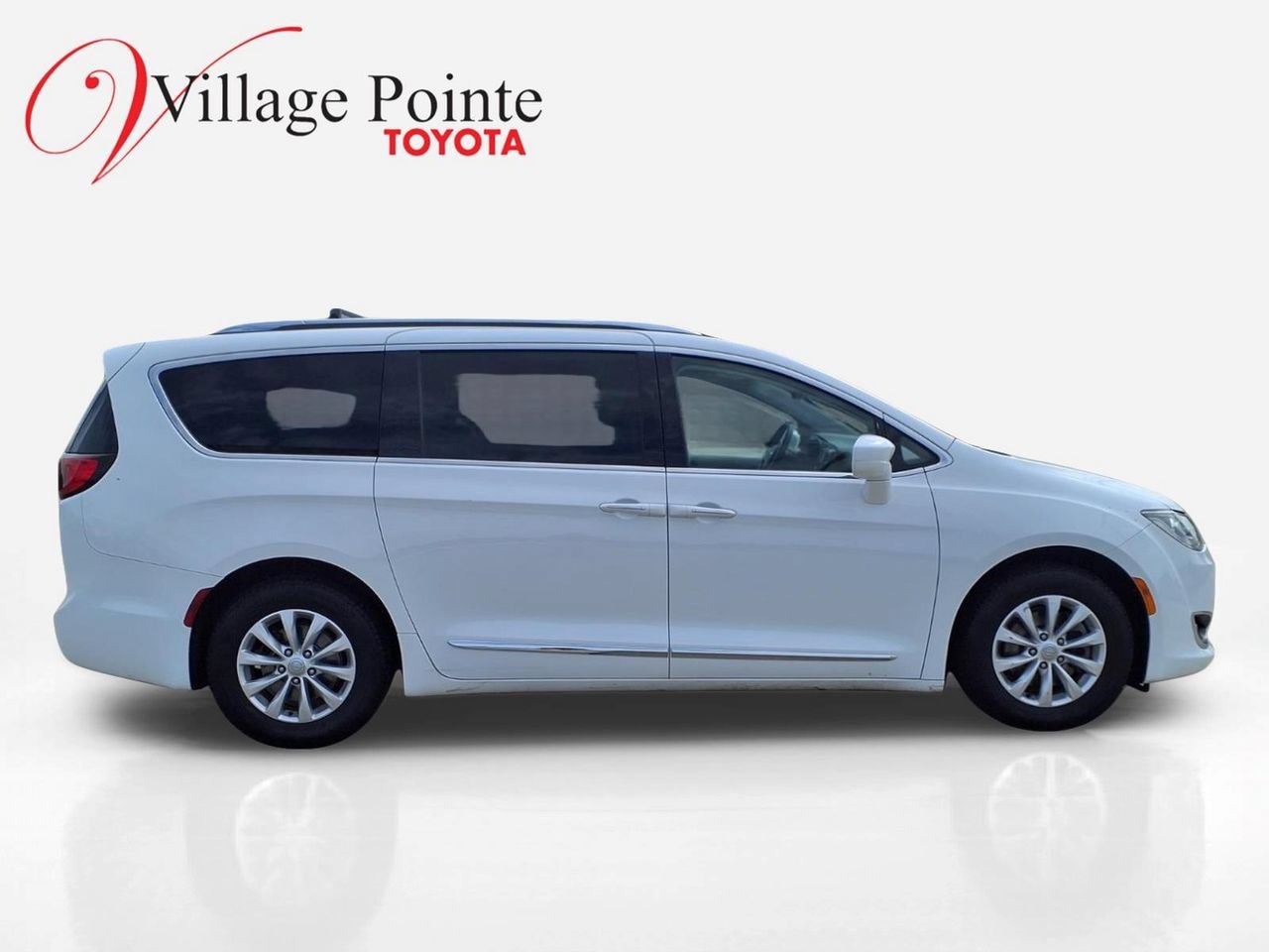 Used 2018 Chrysler Pacifica Touring-L FWD image 7