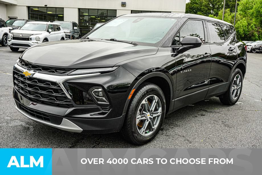 Used 2025 Chevrolet Blazer LT FWD image 3