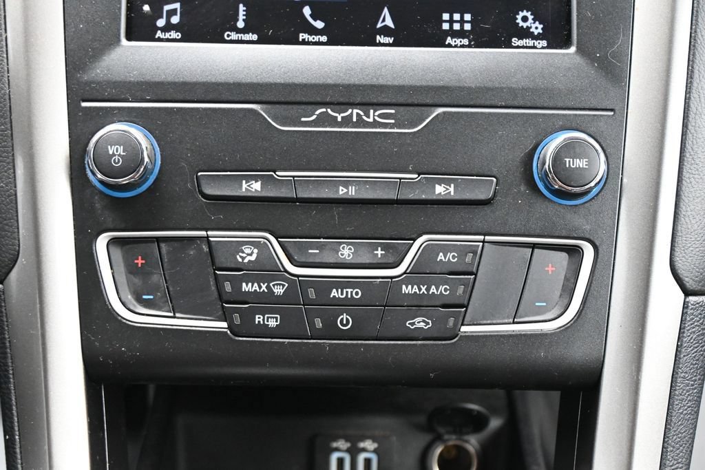 Used 2019 Ford Fusion SE FWD image 17