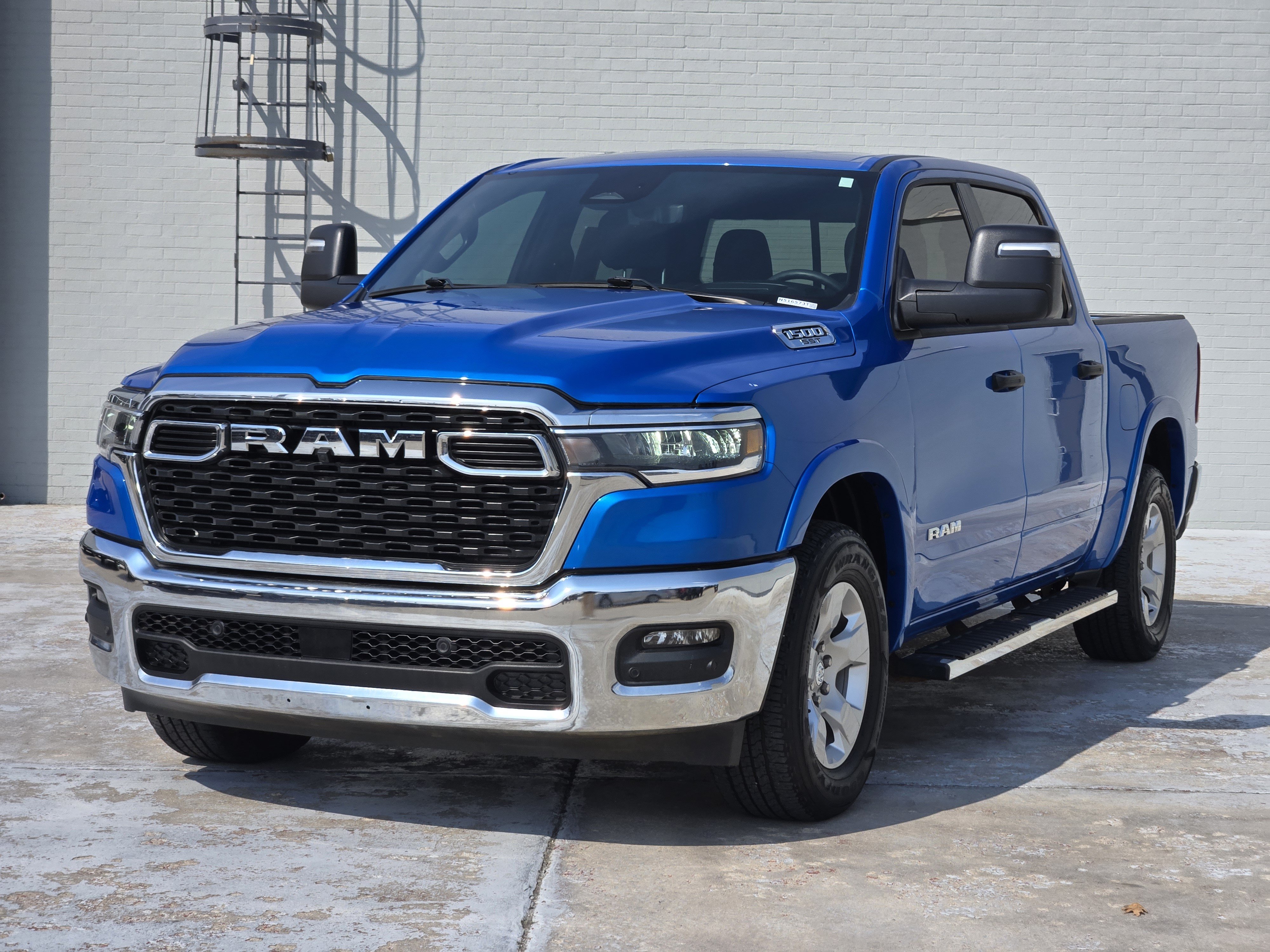 Used 2025 RAM 1500 Big Horn AWD/4WD image 4