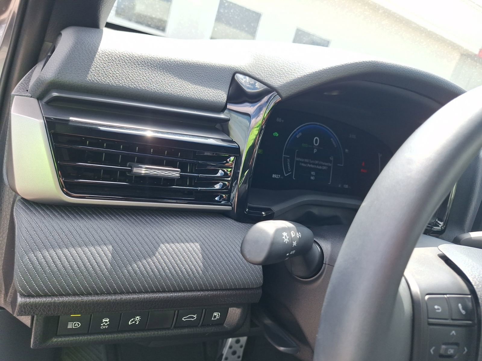 Used 2025 Toyota Camry SE w/ Convenience Package FWD image 18