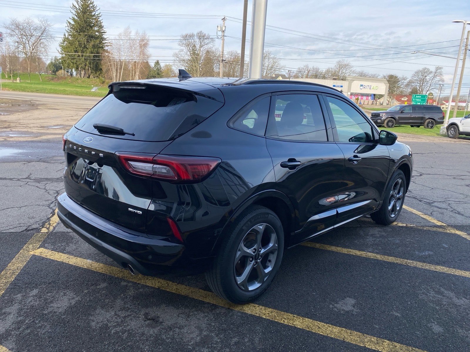 Used 2024 Ford Escape ST-Line w/ Tech Pack #1 AWD/4WD image 5