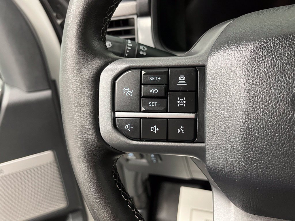 Used 2025 Ford F150 Lariat AWD/4WD image 30