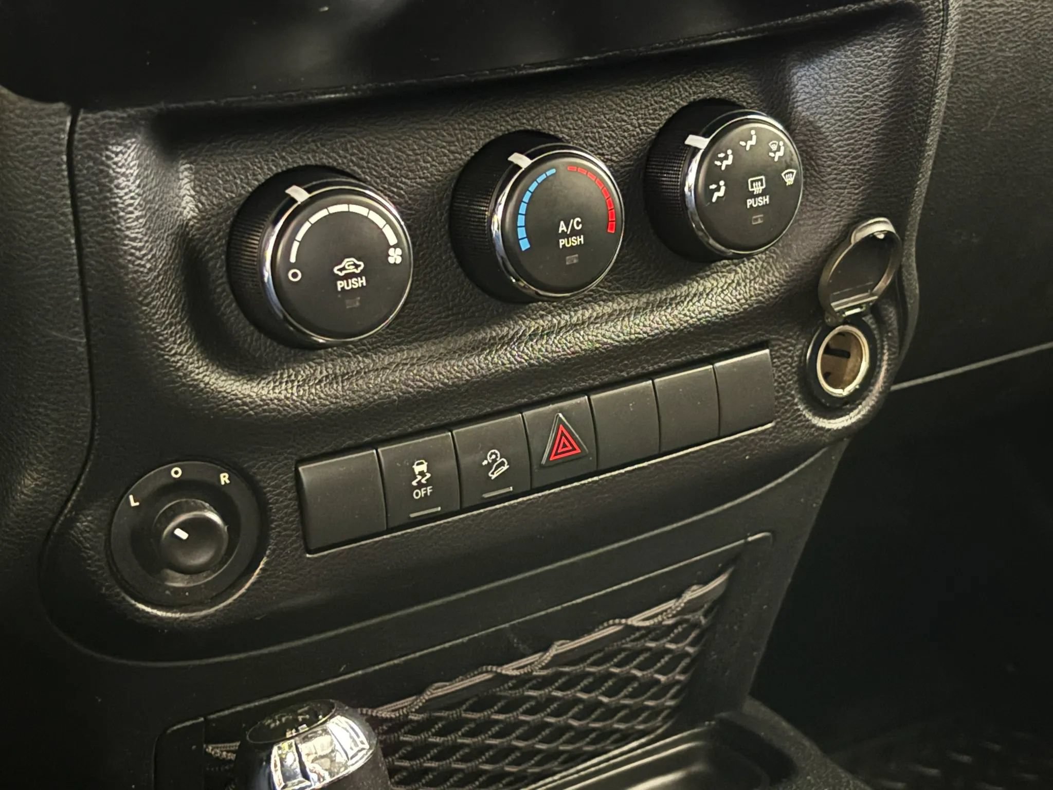 Used 2015 Jeep Wrangler Unlimited Sport AWD/4WD image 31