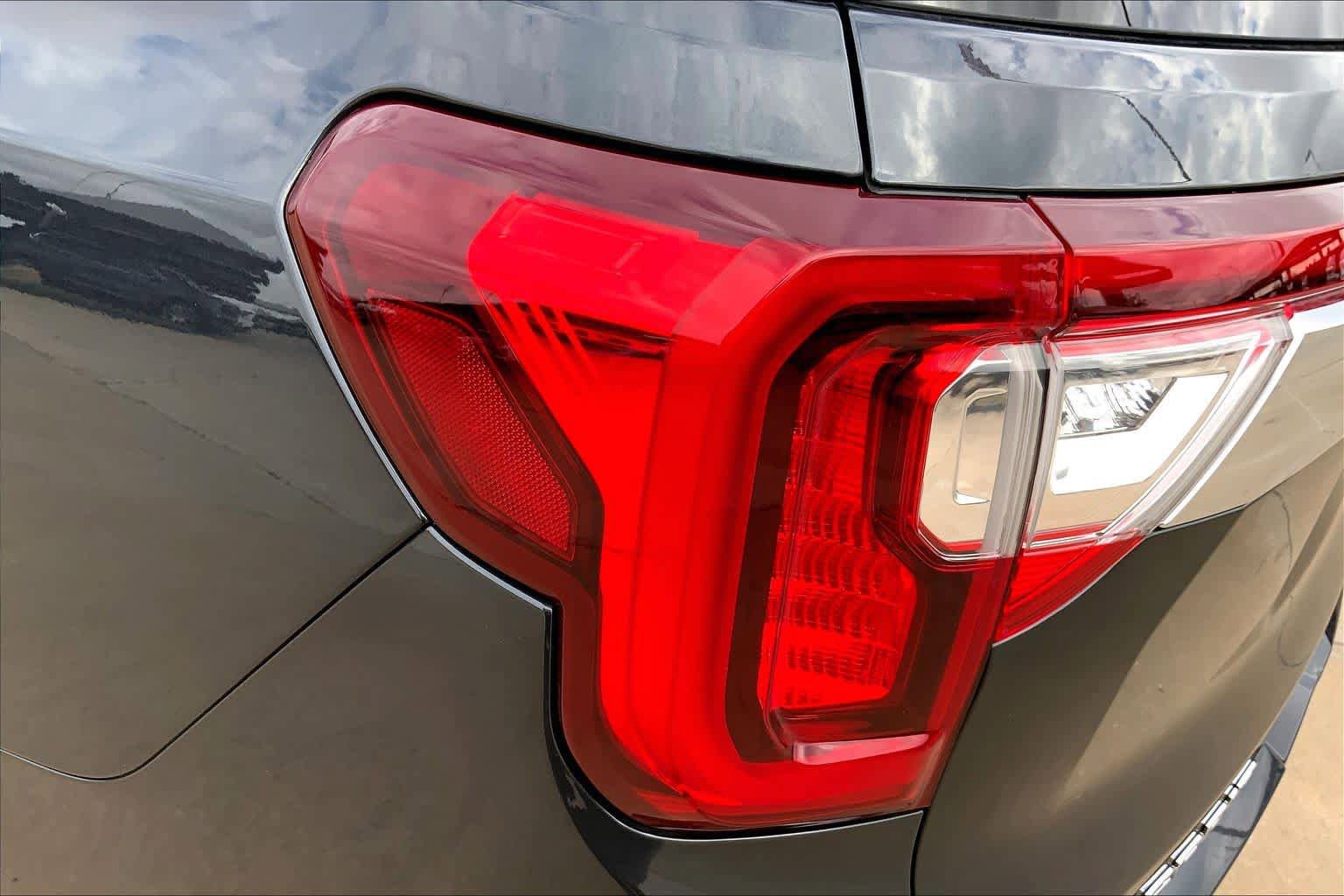 Used 2022 GMC Acadia Denali w/ Denali Technology Package FWD image 25