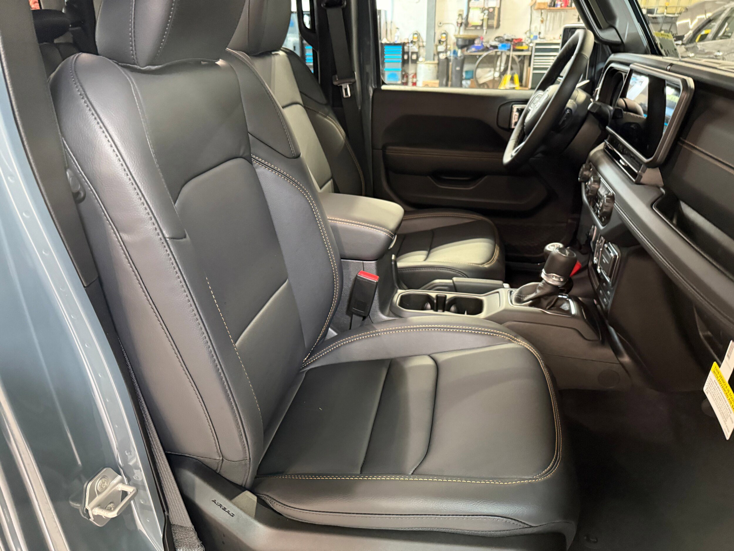 Used 2025 Jeep Gladiator Sport AWD/4WD image 8