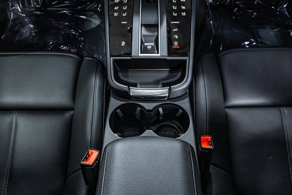Certified 2025 Porsche Macan image 17
