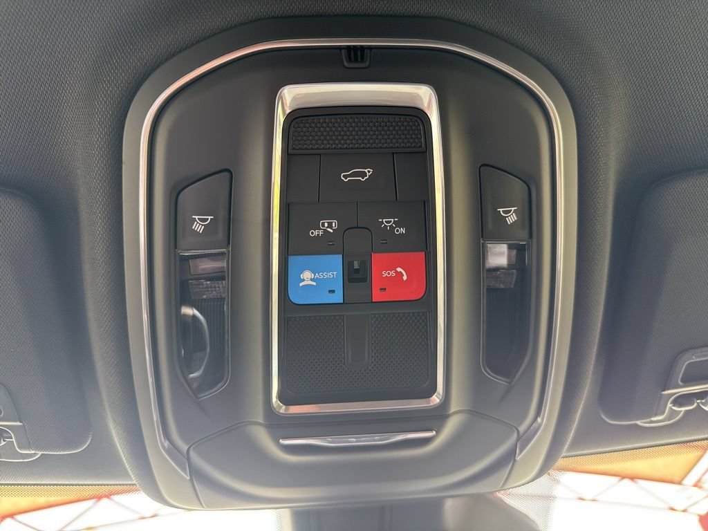 New 2025 Jeep Grand Cherokee Altitude AWD/4WD image 21
