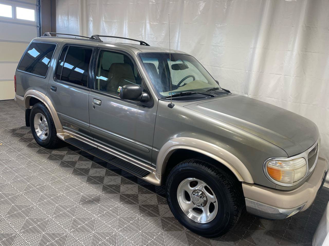Used 2000 Ford Explorer Eddie Bauer AWD/4WD image 10
