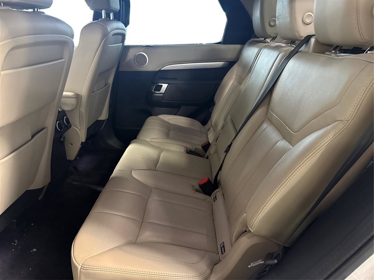 Used 2020 Land Rover Discovery Landmark AWD/4WD image 10