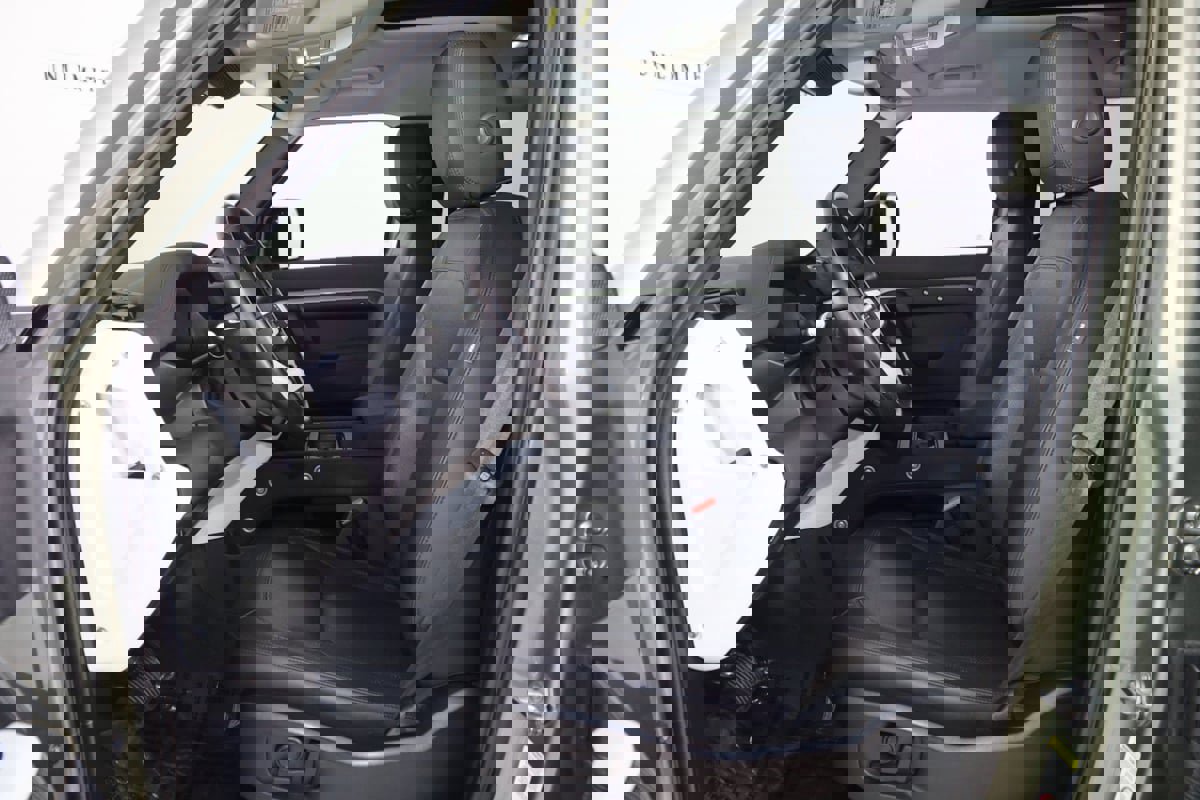 Used 2023 Land Rover Defender 110 S image 12