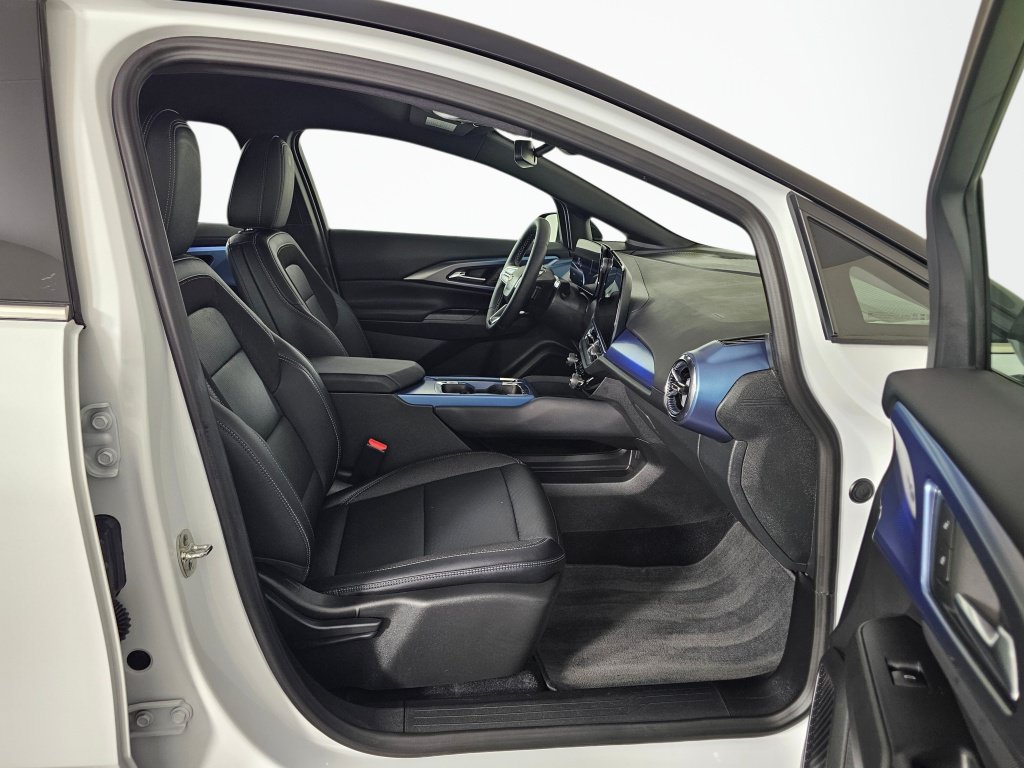 Used 2026 Chevrolet Equinox EV LT FWD image 38
