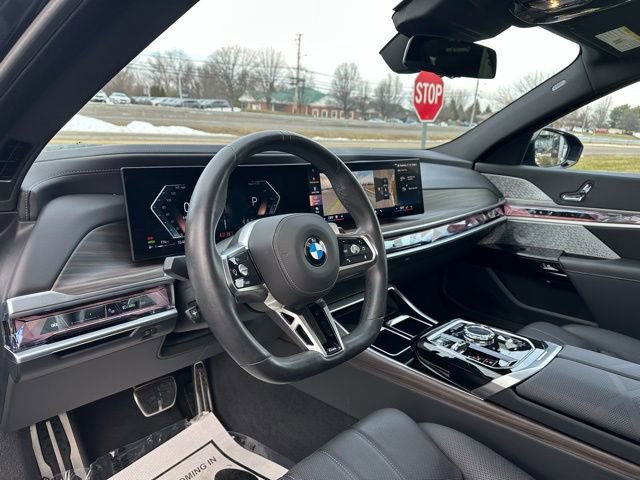 Used 2024 BMW 760i xDrive w/ Executive Package image 17