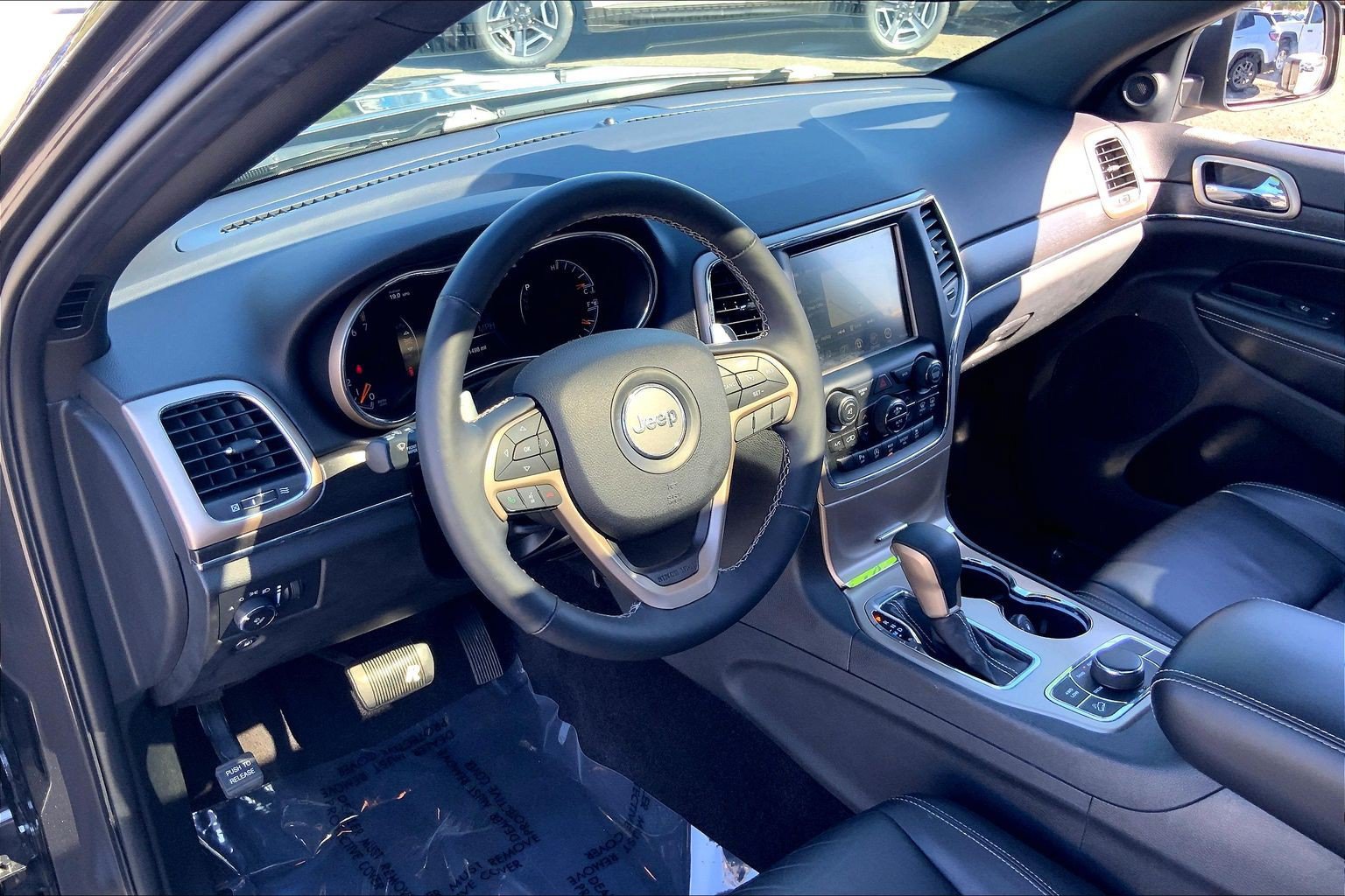 Used 2017 Jeep Grand Cherokee Limited w/ Trailer Tow Group IV AWD/4WD image 16