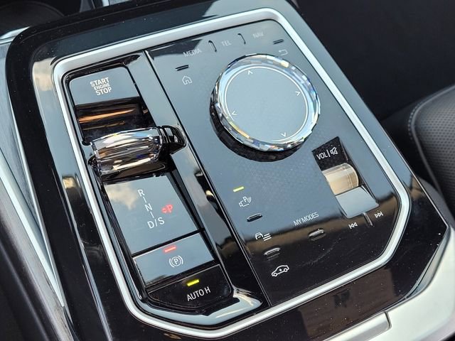 Used 2025 BMW 740i xDrive image 23