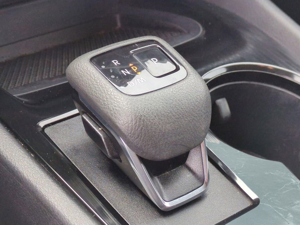 Used 2025 Nissan Rogue SV image 15