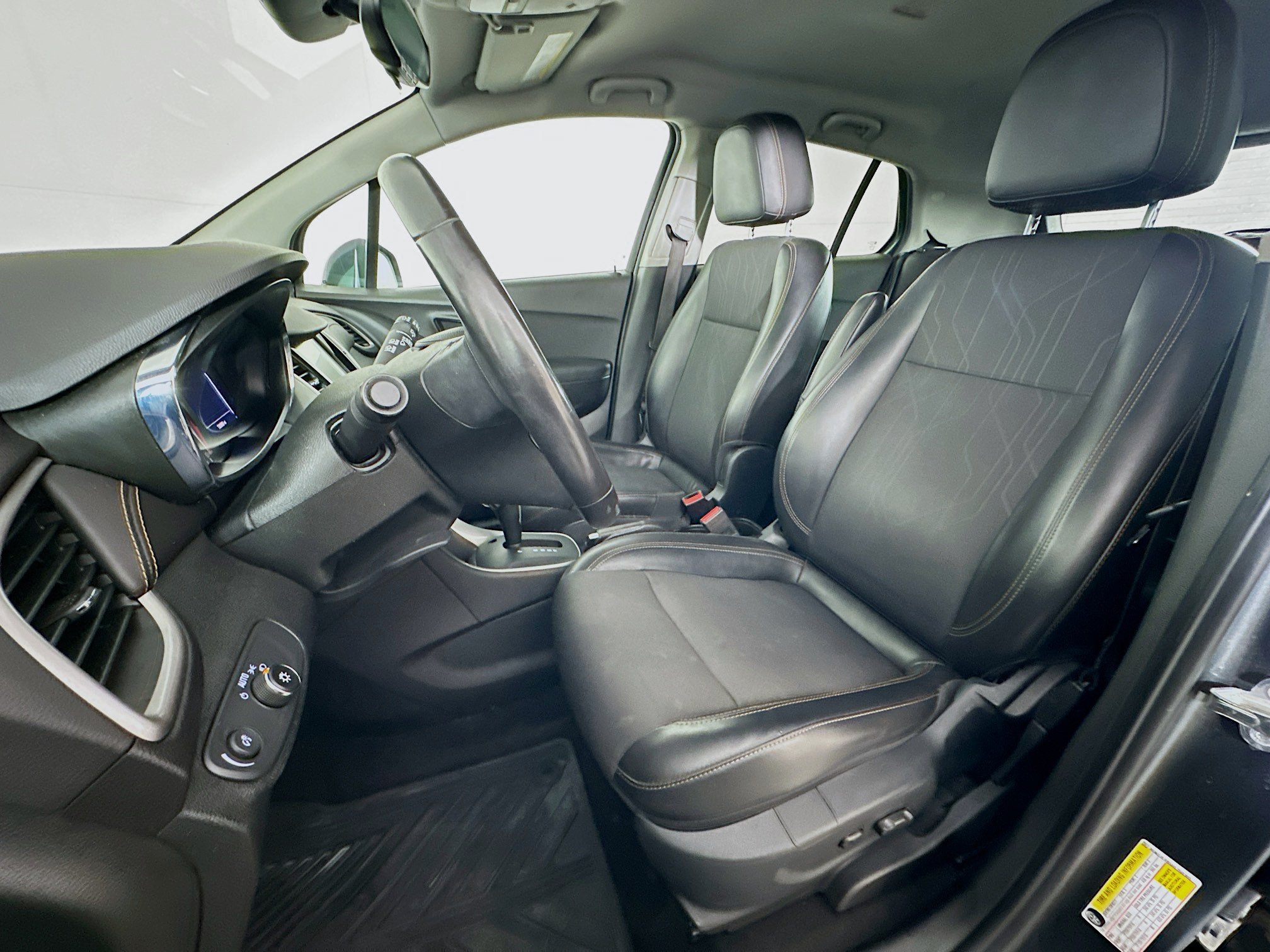 Used 2017 Chevrolet Trax LT w/ LT Convenience Package FWD image 12