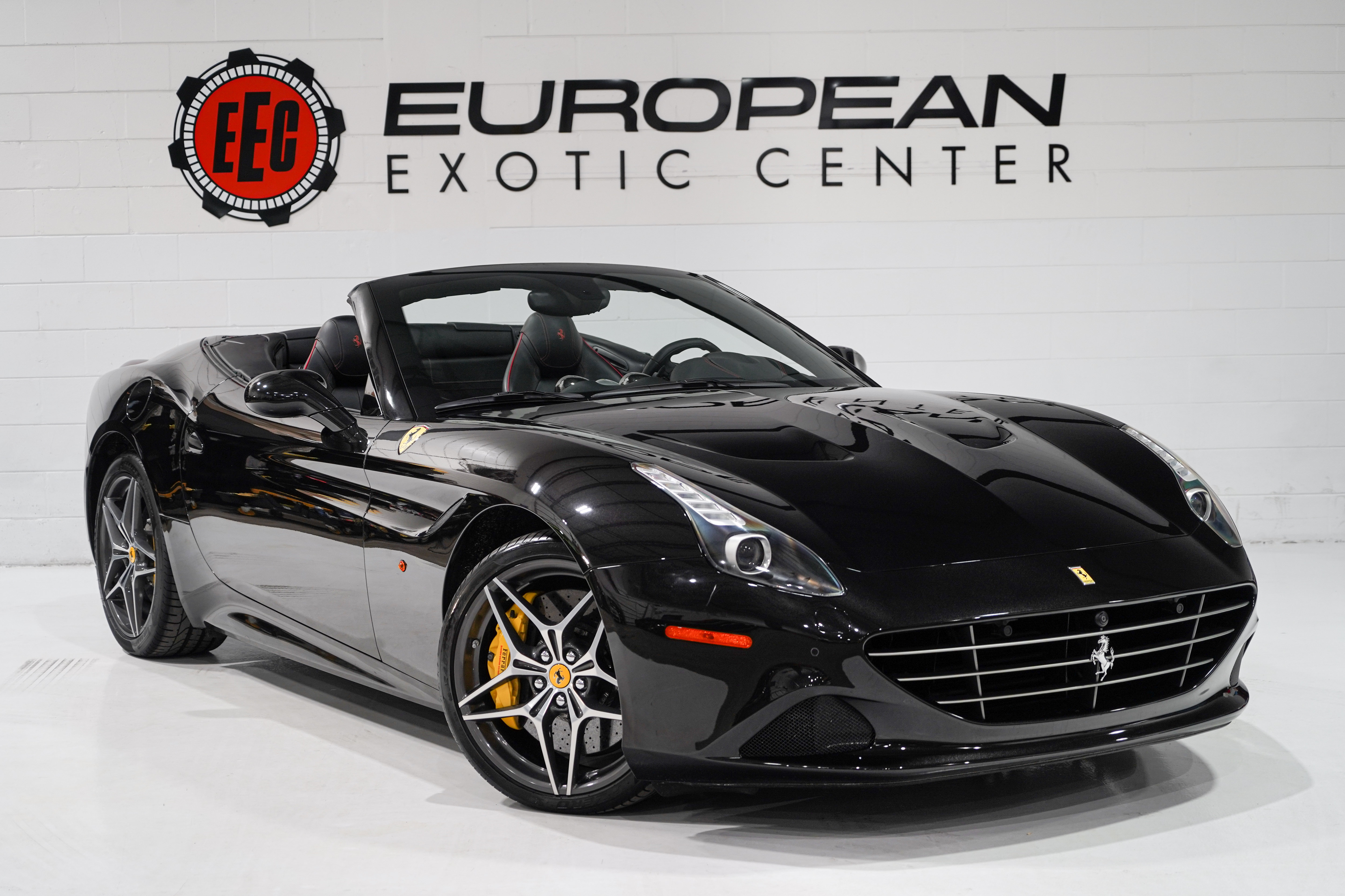 Used 2016 Ferrari California T RWD image 1