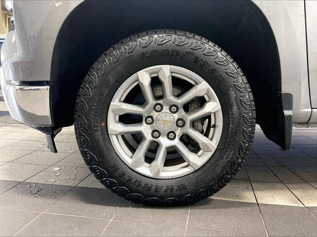 Used 2024 Chevrolet Silverado 1500 LT AWD/4WD image 7