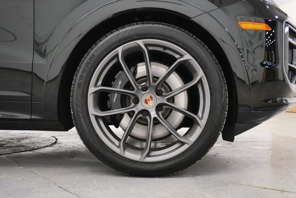 Used 2025 Porsche Cayenne GTS image 39