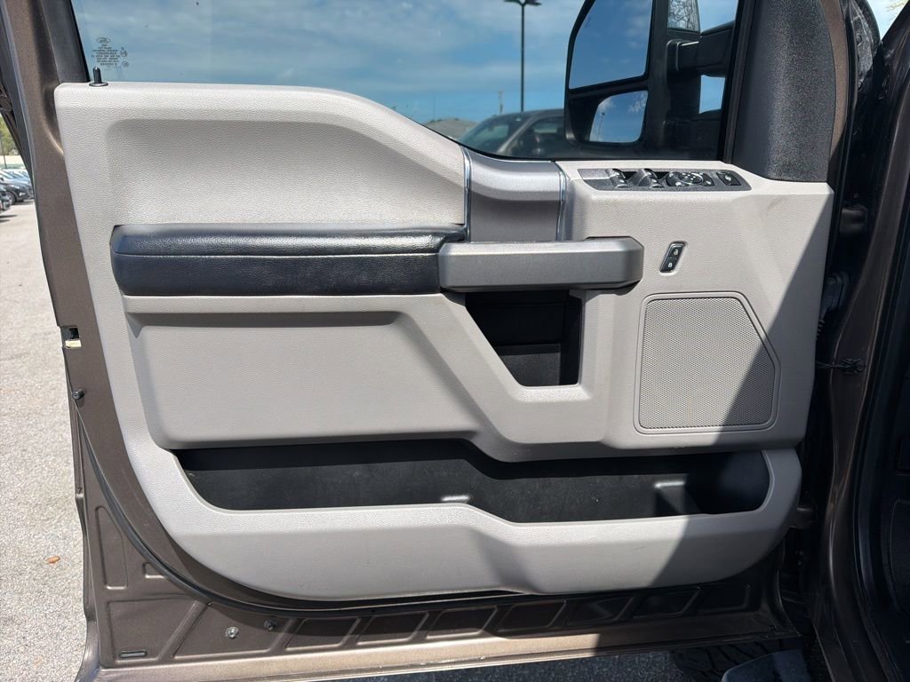 Used 2017 Ford F250 XLT w/ XLT Premium Package image 12