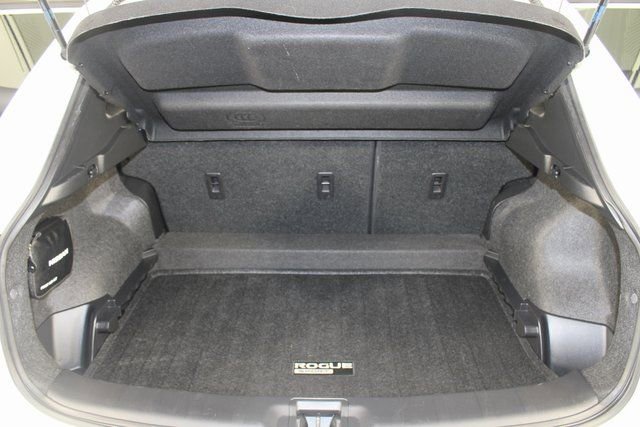 Used 2020 Nissan Rogue Sport S image 17